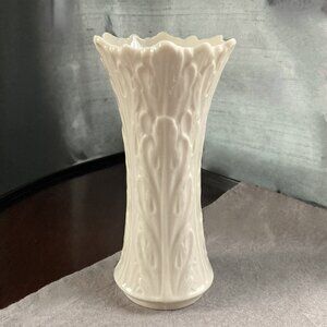 Lenox Woodland Collection, 6.25" Tall Vase, Ivory Porcelain, Acanthus Leaves
